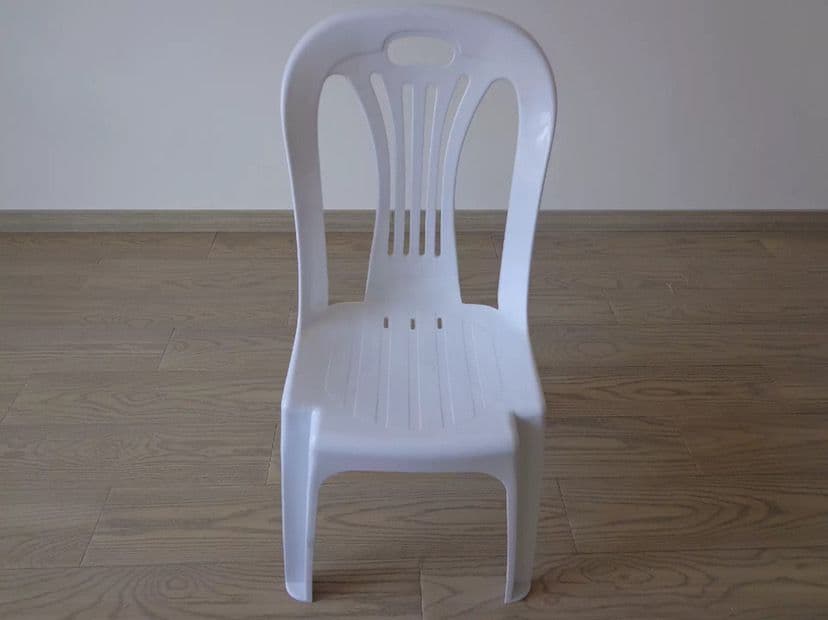 Chaise blanche en plastique